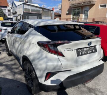 Toyota C-HR 1,8 VVTI I-HYBRID C-HIC NIJE UVOZ REGISTRACIJA U CIJENI - cover