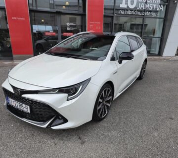 Toyota Corolla 2,0 hybrid GR Sport...redovno održavan, garancija - cover