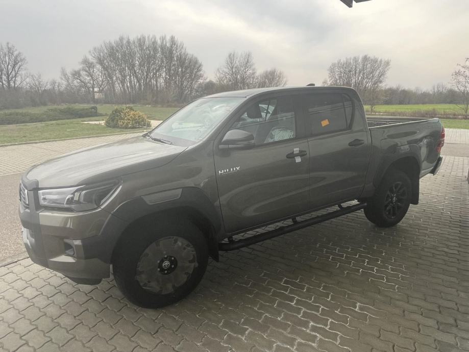 toyota-hilux-invincible-automatik-slika-215258296