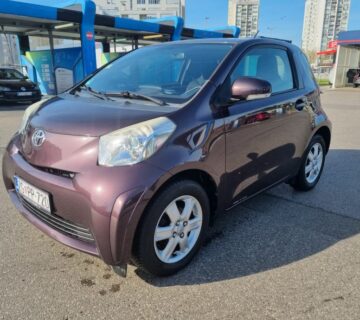 Toyota iQ 1,0 VVT-i - cover