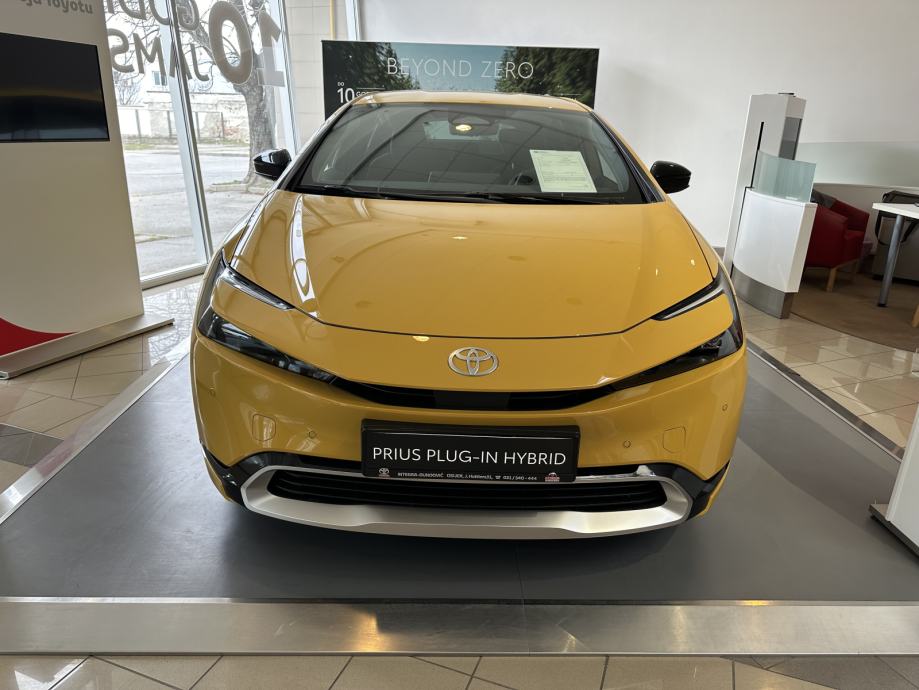 toyota-prius-2.0-plug-in-usteda-cak-4.500-eur-isporuka-odmah-slika-213760405