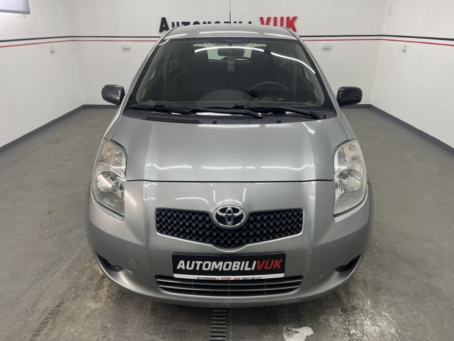 toyota-yaris-1-4-d-4d-klima-mf-volan-navi-odlicne-gume-slika-213855335