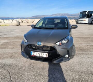 Toyota Yaris 1,5 Hybrid Automatik u PDVu - cover