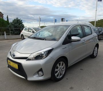 Toyota Yaris 1,5 Hybrid automatik / JAMSTVO + REGISTRACIJA - cover