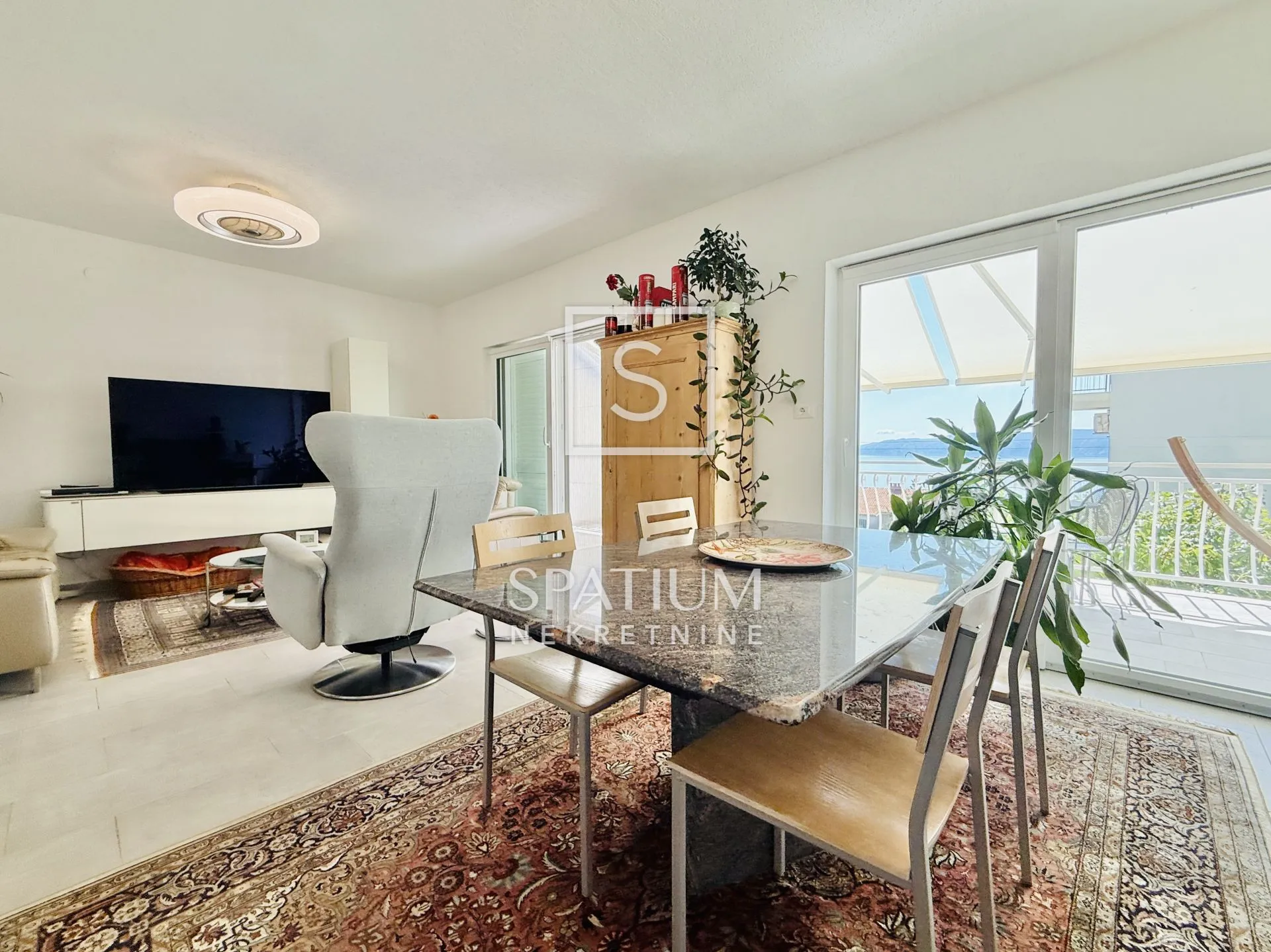 NOVI VINODOLSKI, SAMO U NAŠOJ PONUDI, ADAPTIRANA KUĆA S OKUĆNICOM I GARAŽOM - cover