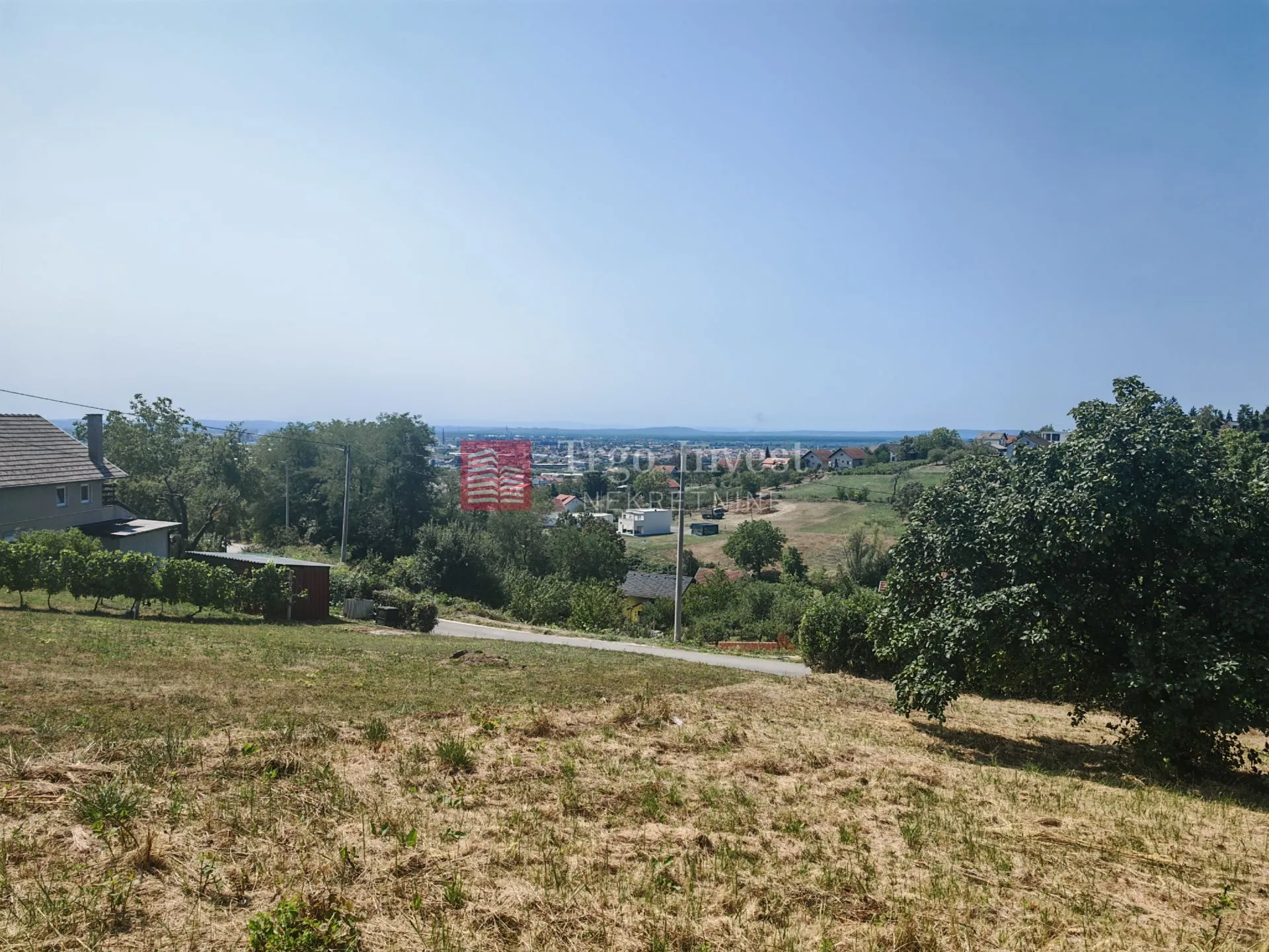 PODVINJE (GAJ) - građ. zemljište 1097 m2, S1 zona - cover