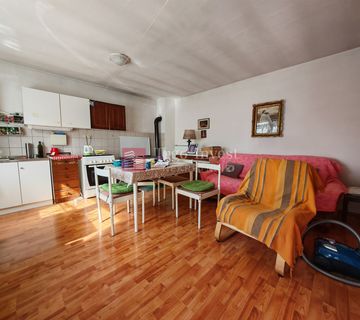 SV. ANTUNA - prizemnica 60 m2 + dv. zgrada 30 m2 - cover