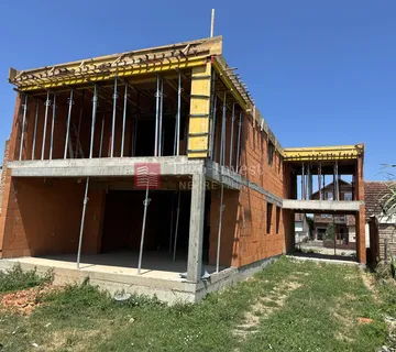 A. JARIĆA-I.MERTZA, 2 MODERNE OBITELJSKE KUĆE P+1, 200 m2 U FAZI ROH-BAU. - cover