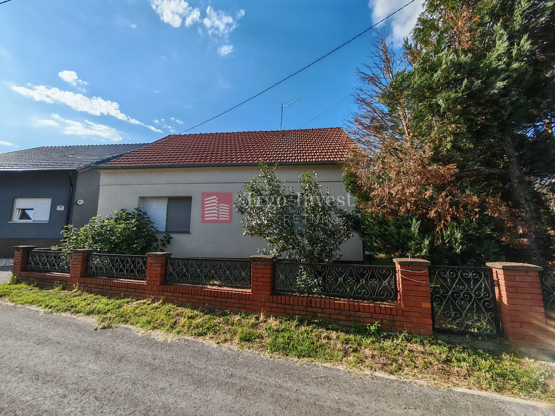 S. RADIĆA -priz. 90 m2 + podrum + pom. zgrade 85 m2 - cover