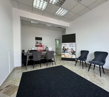 M. MESIĆA ulični poslovni prostor u centru grada 37 m² - cover