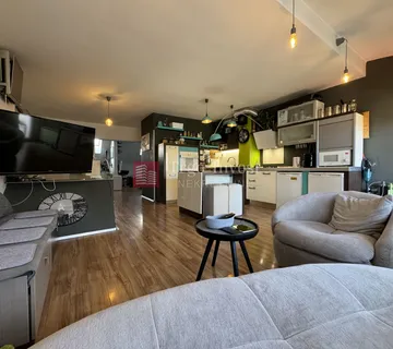 M. GUPCA dvoetažni četverosoban stan, 120 m², centr. plin - cover
