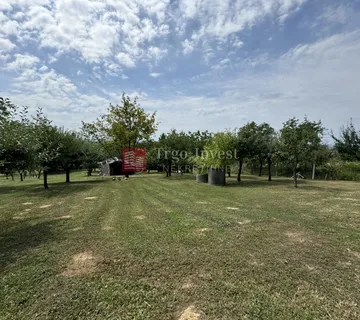 BRODSKI VAROŠ, građevinsko zemljište 1913 m², S1 zona - cover