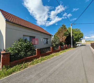 S. RADIĆA -priz. 90 m2 + podrum + pom. zgrade 85 m2 - cover