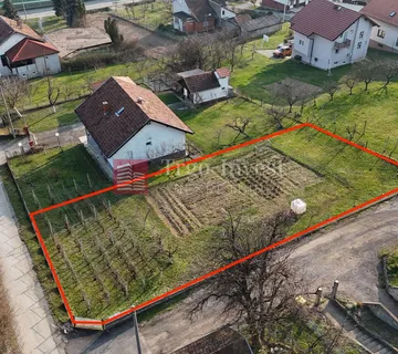 POŽEŠKA UL. građ. zemljište 765 m², S1 zona - cover