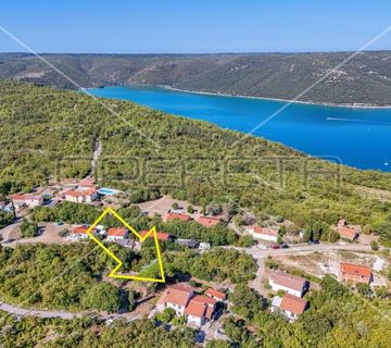 Troetažna kuća s dvorištem i pogledom na more, Trgetari, 247,26 m2 - cover