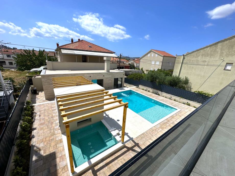 trogir-dvoetazna-vila-bazenom-wellnesom-250m2-slika-213565227