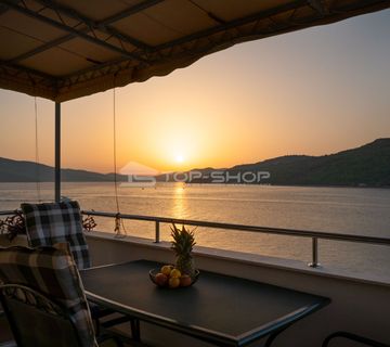 Seget Vranjica, Predivna apartmanska kuća prvi red do mora 274m2 - cover
