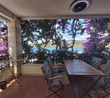 Seget Vranjica, Predivna apartmanska kuća prvi red do mora 250m2 - cover