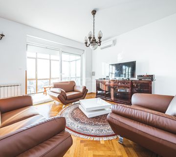 Donji Grad, predivan troipolsoban stan na prvom katu s GPM - 130m2  - cover