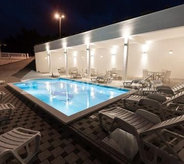 Otok Čiovo, Vila sa sedam apartmana, bazenom i terasom - cover