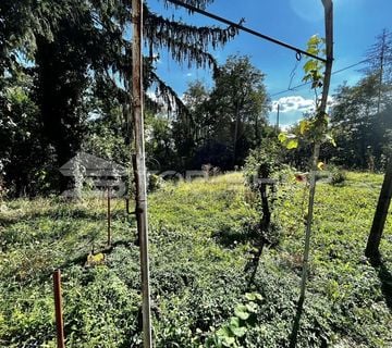 Stenjevec, građevinsko zemljište sa starom kućom 1.136,54m2 - cover