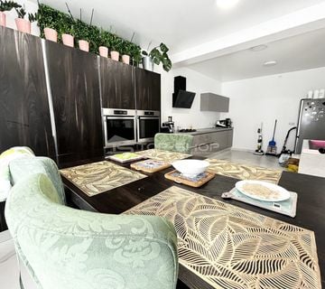 PRILIKA:Gračani, Novogradnja, samostojeća kuća na 3 etaže 260m2 - cover