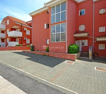 Povljana, TOP trosoban apartman s velikom terasom i parkingom 56m2 - cover