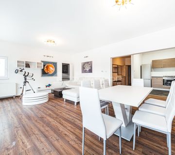 Šestine, Prekrasan četverosoban stan sa balkonom, vrtom i dva garažna mjesta, 140m2 - cover