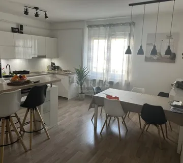 Kod Kvatrića, potkrovlje, 94m2, 5 soba (prodaja) - cover