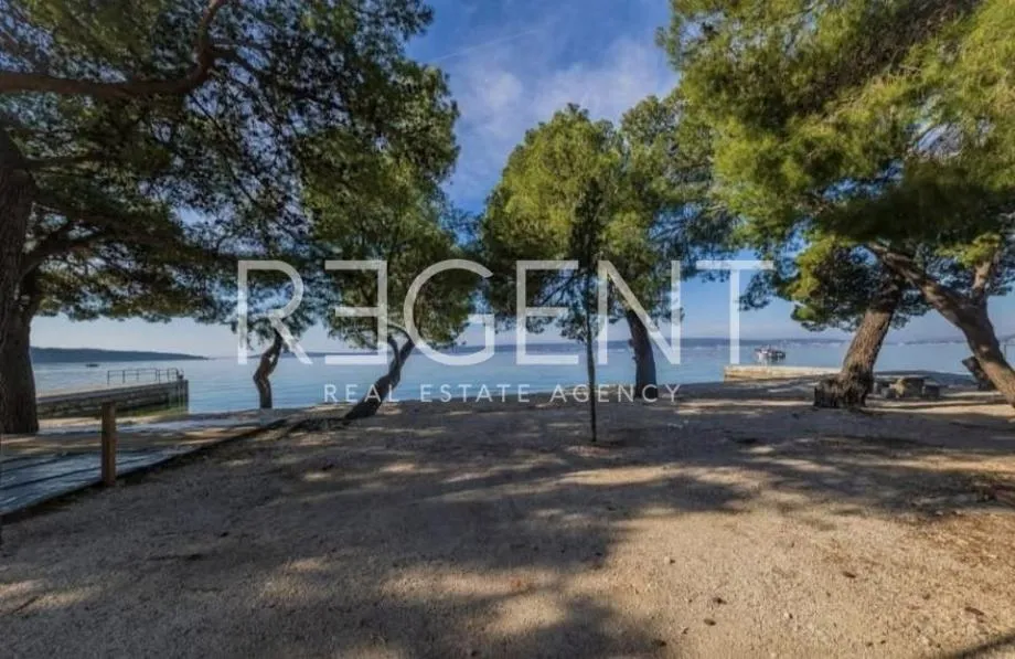 Kaštela - Dvosoban stan s lođom i pogledom na more 68m² - cover