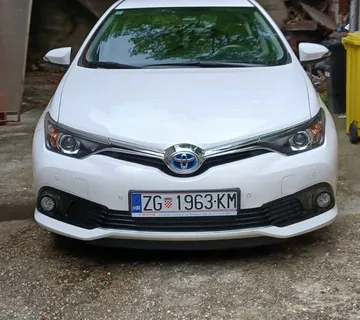 Toyota auris 1.8 hibrid 2018.g - cover