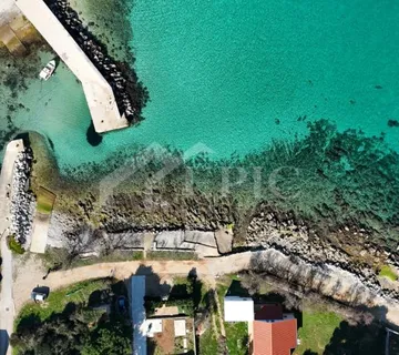GRAĐEVINSKO ZEMLJIŠTE NA OTOKU UGLJANU - cover
