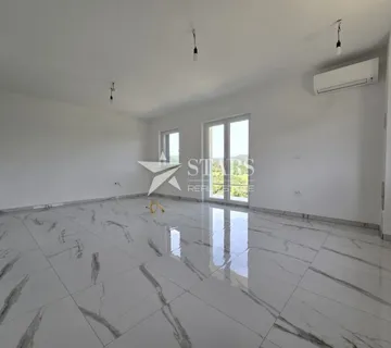 Buzet, 1S+DB stan u novogradnji, centar - cover