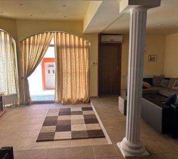 Vila: Osijek, Retfala, 383.00 m2 - cover