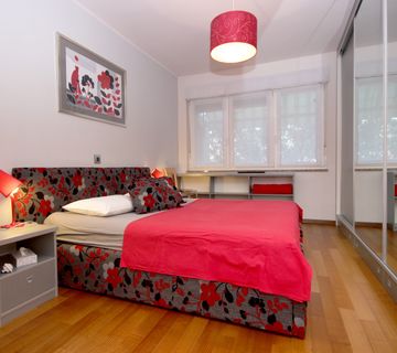 PRODAJEM kompletno namješten stan 62m2 PULA Centar - cover