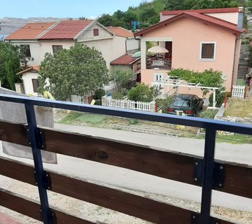 Prodajem i moguća zamjena, Karlobag - cover