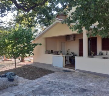 Interesantna kuća (130m2) u prirodi, u okolici Novigrada (prodaja) - cover