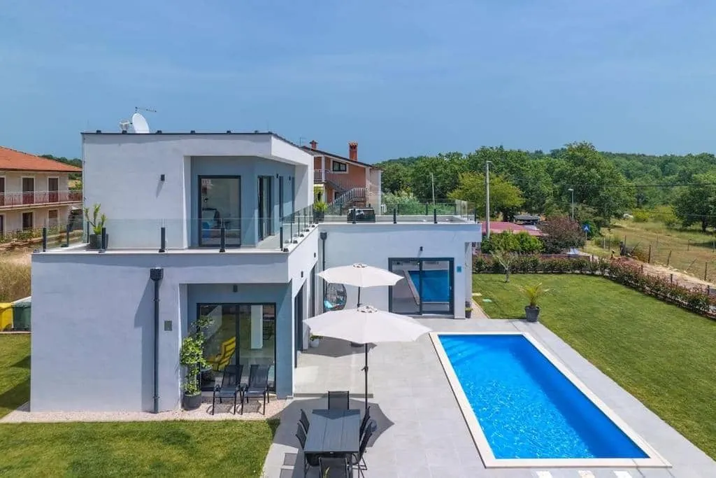 Villa Luna Fiorini - cover