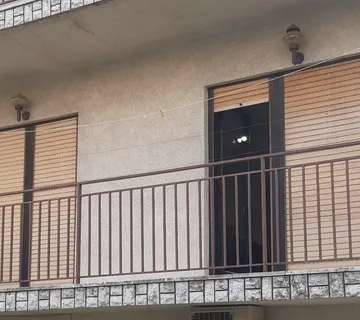 Stan sa garažama u centru Srdoča - cover