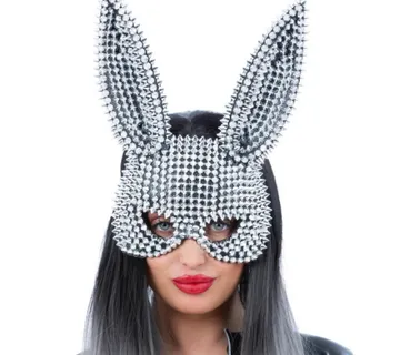 Maska Bad Bunny sa zakovicama - cover