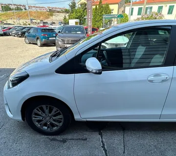 Toyota Yaris 1,5 VVT-i - 100.000km - NAVI - GARANCIJA - REG.1.GOD. !!! - cover