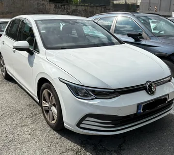 VW Golf 8 1,0 TSI - cover