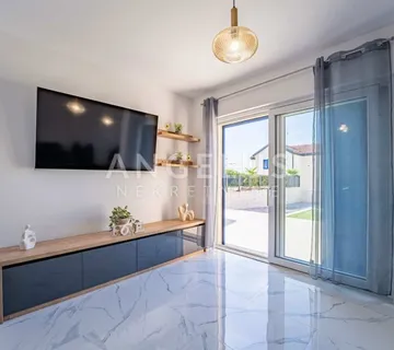 Krk, Dobrinj - Luksuzna vila s bazenom 300m2 (prodaja) - cover