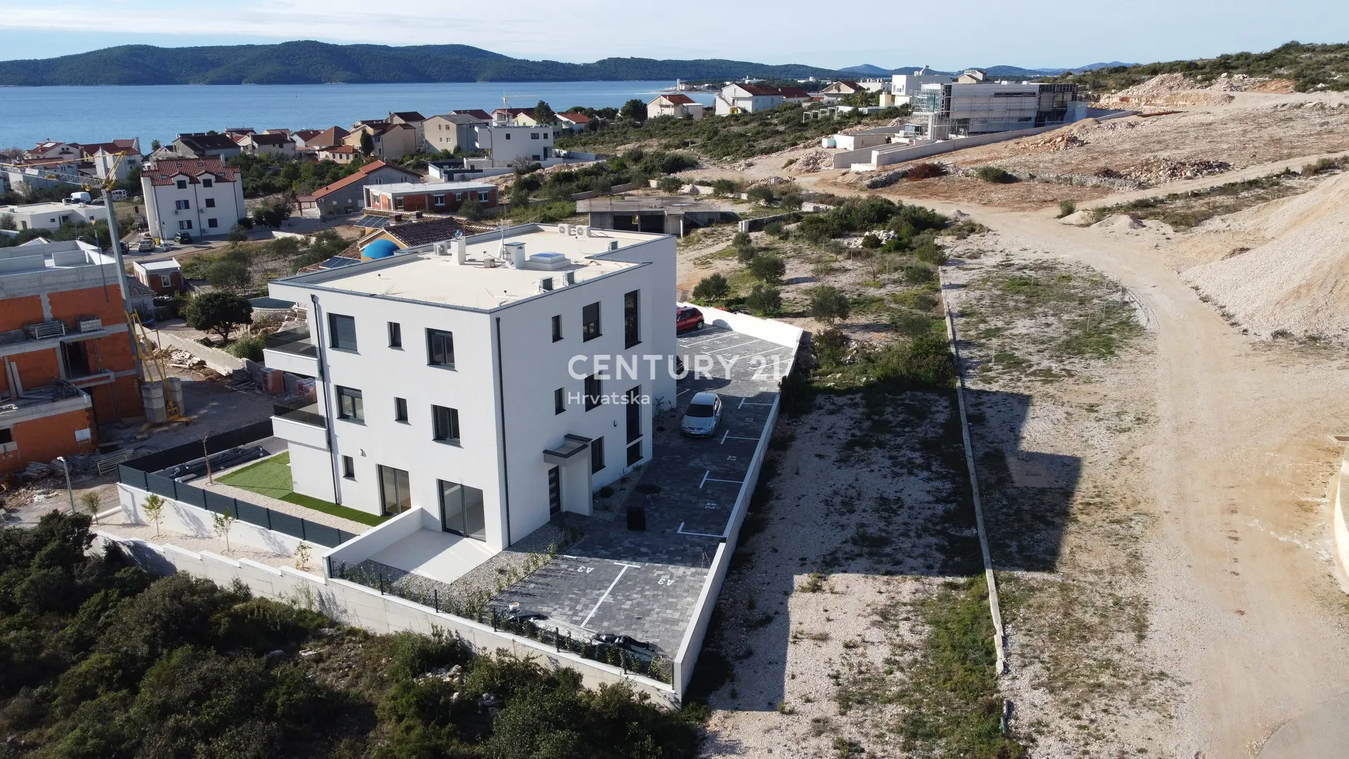 Prodaja apartmana u prizemlju novoizgrađene zgrade u Brodarici- USELJIV ODMAH - cover