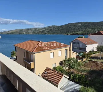 STAN NA 1. KATU S POGLEDOM NA MORE – MARINA (POLJICA), 20 m OD PLAŽE - Poljica, Marina