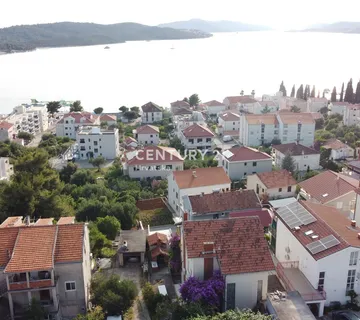 Samostojeća kuća s pogledom na more – Okrug Gornji, 400 m² - cover