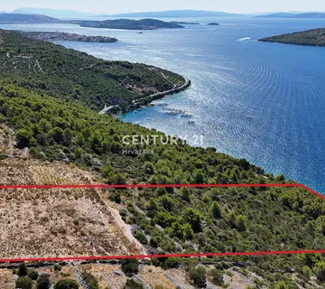 Poljoprivredno zemljište (180 metara od mora) u Marini! - cover