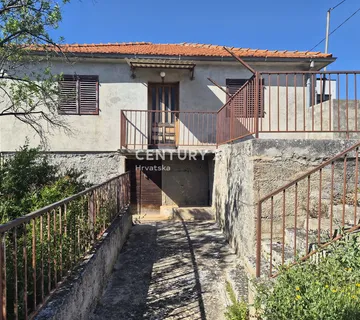 KUĆA ZA ADAPTACIJU – VINIŠĆE, 200 m OD MORA, ODLIČNA POZICIJA - cover