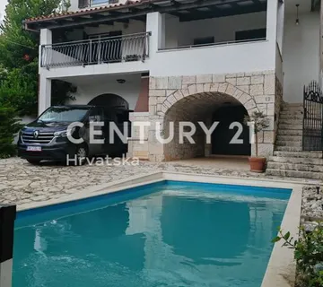 Sveti Lovreč, Perini, Poreč – Istra | Dvojna katnica 290 m² + terasa, balkon, bazen | Potpuno namještena | Renovirana 2024. - cover