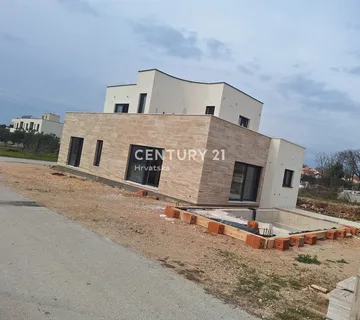 Luksuzna kuća za odmor s bazenom u mirnom dijelu Vodica - cover